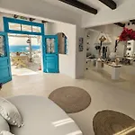Camares بيت ضيافة Alopronia